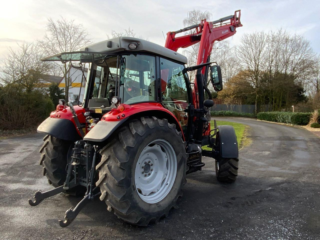 Massey Ferguson MF 5709 S - Farm tractor: picture 4 Massey Ferguson MF 5709 S - Farm tractor: picture 4