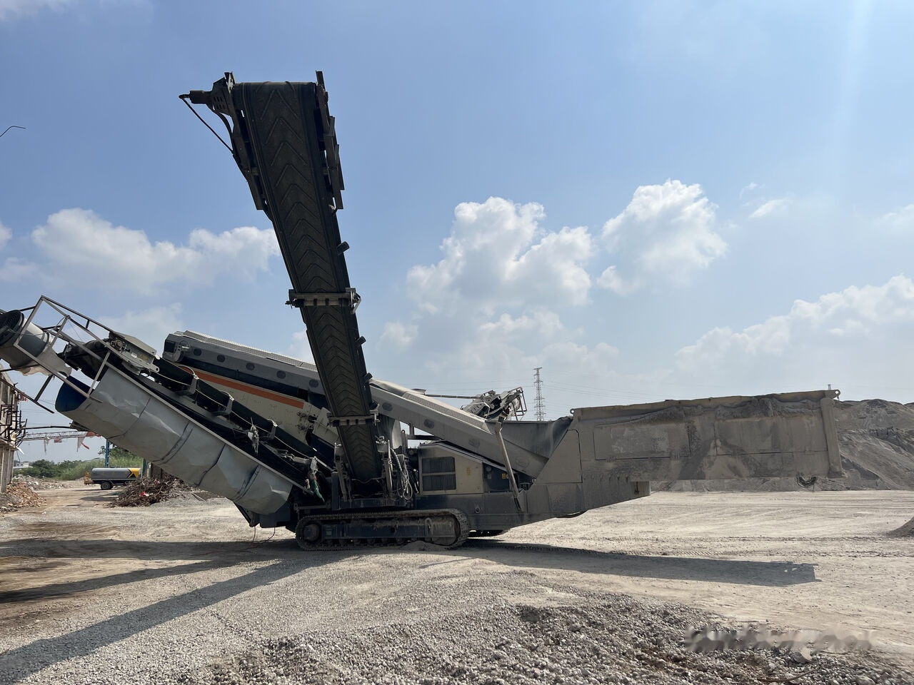 Metso LOKOTRACK ST4.8 SCALPER STONE VIBRATING SCREEN - Mobile crusher: picture 2 Metso LOKOTRACK ST4.8 SCALPER STONE VIBRATING SCREEN - Mobile crusher: picture 2