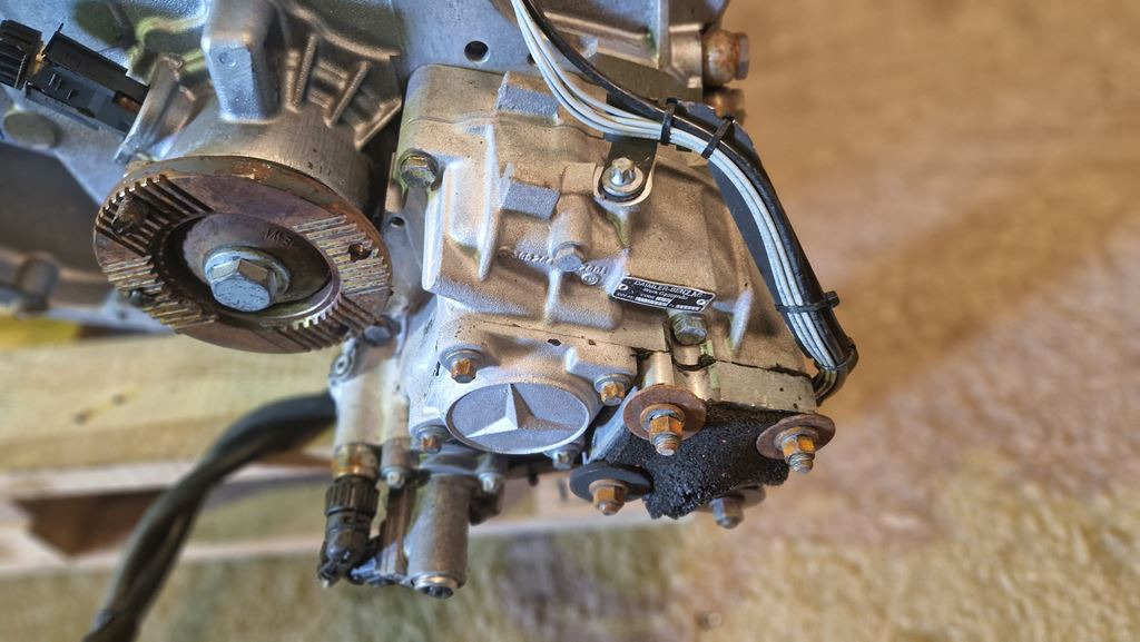 DAIMLER-BENZ AG P.T.O FOR ATEGO G 100-12 - Transmission for Truck: picture 4 DAIMLER-BENZ AG P.T.O FOR ATEGO G 100-12 - Transmission for Truck: picture 4