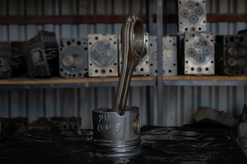 MERCEDES-BENZ ACTROS EURO V PISTON WITH CONNECTING ROD FOR ENGINE CODE ΟΜ 541 - Connecting rod for Truck: picture 1 MERCEDES-BENZ ACTROS EURO V PISTON WITH CONNECTING ROD FOR ENGINE CODE ΟΜ 541 - Connecting rod for Truck: picture 1