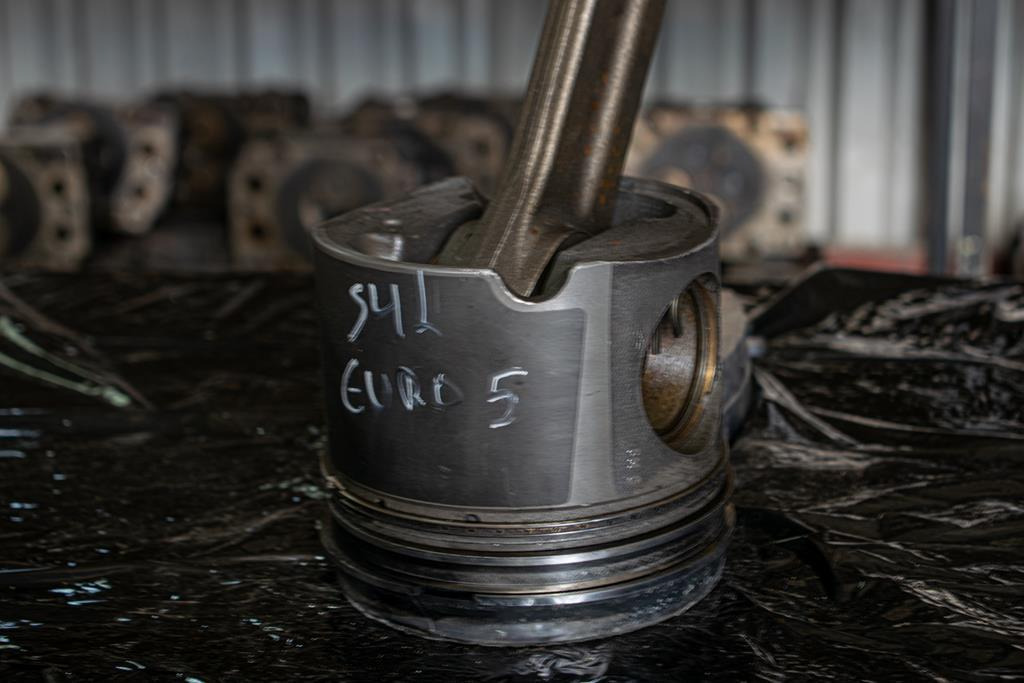 MERCEDES-BENZ ACTROS EURO V PISTON WITH CONNECTING ROD FOR ENGINE CODE ΟΜ 541 - Connecting rod for Truck: picture 2 MERCEDES-BENZ ACTROS EURO V PISTON WITH CONNECTING ROD FOR ENGINE CODE ΟΜ 541 - Connecting rod for Truck: picture 2