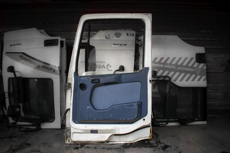 MERCEDES-BENZ ACTROS MEGA MP I - PASSENGER - Door and parts for Truck: picture 2 MERCEDES-BENZ ACTROS MEGA MP I - PASSENGER - Door and parts for Truck: picture 2