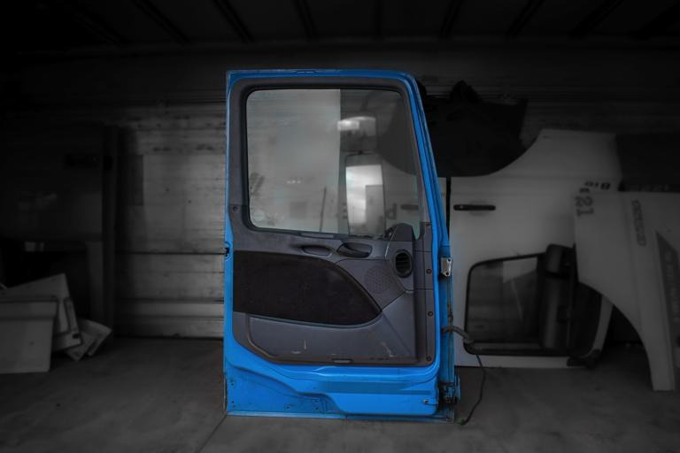 MERCEDES-BENZ ACTROS MEGA SPACE MP II - LEFT - Door and parts for Truck: picture 2 MERCEDES-BENZ ACTROS MEGA SPACE MP II - LEFT - Door and parts for Truck: picture 2