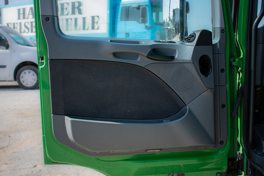 MERCEDES-BENZ ACTROS MP II DOOR LINING - DRIVER - Door and parts for Truck: picture 1 MERCEDES-BENZ ACTROS MP II DOOR LINING - DRIVER - Door and parts for Truck: picture 1