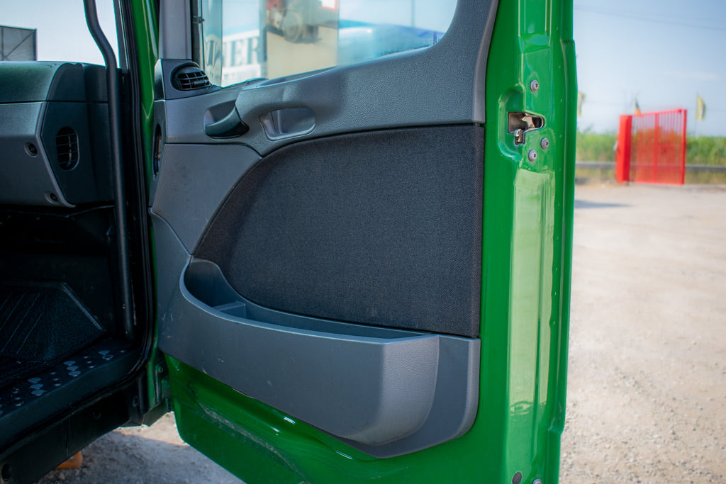MERCEDES-BENZ ACTROS MP II DOOR LINING - PASSENGER - Door and parts for Truck: picture 2 MERCEDES-BENZ ACTROS MP II DOOR LINING - PASSENGER - Door and parts for Truck: picture 2