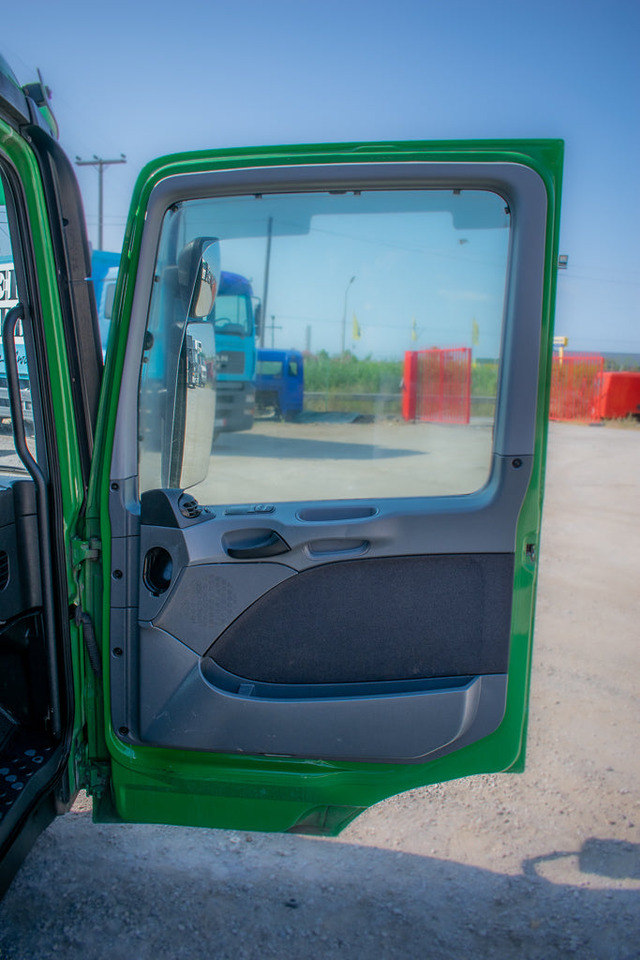 MERCEDES-BENZ ACTROS MP II - PASSENGER - Door and parts for Truck: picture 2 MERCEDES-BENZ ACTROS MP II - PASSENGER - Door and parts for Truck: picture 2