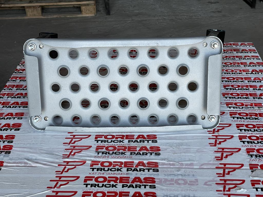 MERCEDES-BENZ ACTROS MP2 - Footstep for Truck: picture 2 MERCEDES-BENZ ACTROS MP2 - Footstep for Truck: picture 2