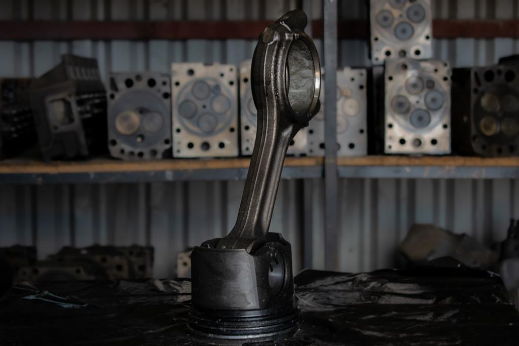 MERCEDES-BENZ ACTROS PISTON WITH CONNECTING ROD EURO VI FOR ENGINE CODE ΟΜ 471 - Connecting rod for Truck: picture 1 MERCEDES-BENZ ACTROS PISTON WITH CONNECTING ROD EURO VI FOR ENGINE CODE ΟΜ 471 - Connecting rod for Truck: picture 1