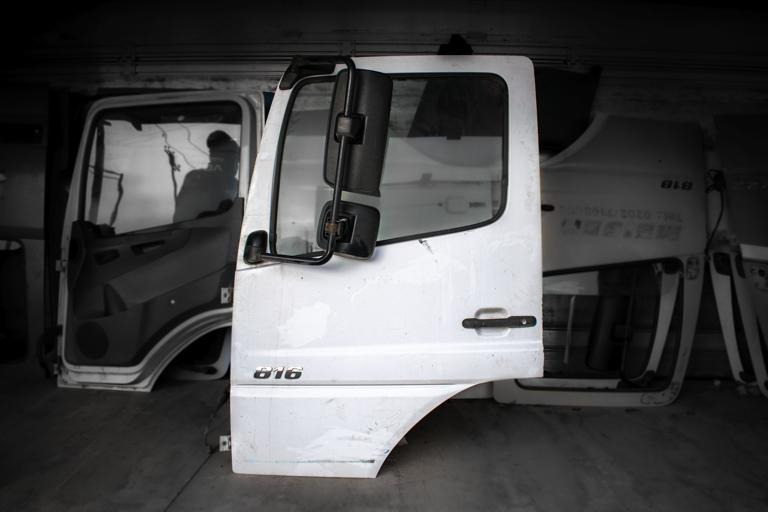 MERCEDES-BENZ ATEGO II - LEFT - Door and parts for Truck: picture 1 MERCEDES-BENZ ATEGO II - LEFT - Door and parts for Truck: picture 1