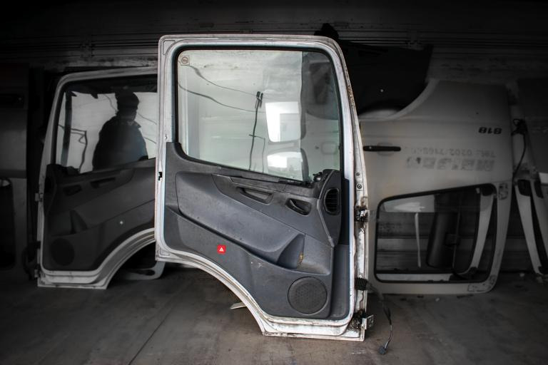 MERCEDES-BENZ ATEGO II - LEFT - Door and parts for Truck: picture 2 MERCEDES-BENZ ATEGO II - LEFT - Door and parts for Truck: picture 2