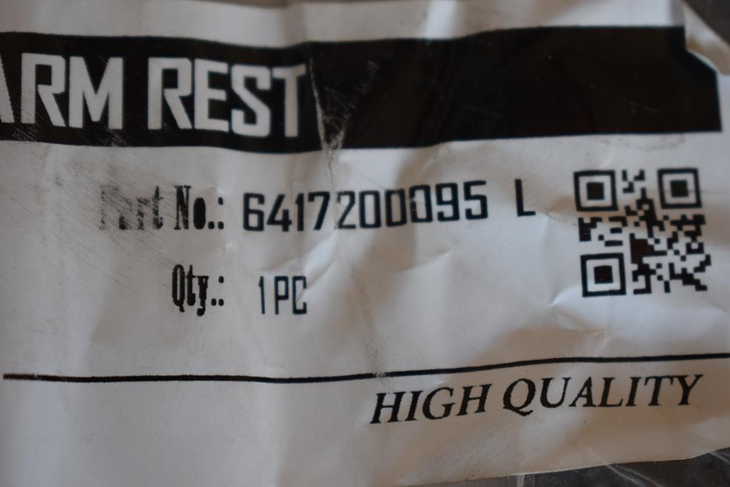 MERCEDES-BENZ LEFT INTERNAL DOOR HANDLE - DRIVER - Door and parts for Truck: picture 4 MERCEDES-BENZ LEFT INTERNAL DOOR HANDLE - DRIVER - Door and parts for Truck: picture 4