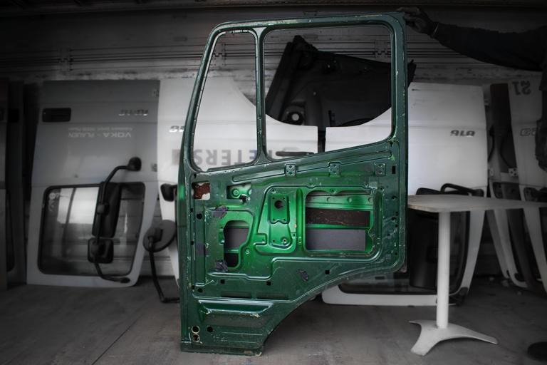 MERCEDES-BENZ SK - RIGHT - Door and parts for Truck: picture 2 MERCEDES-BENZ SK - RIGHT - Door and parts for Truck: picture 2