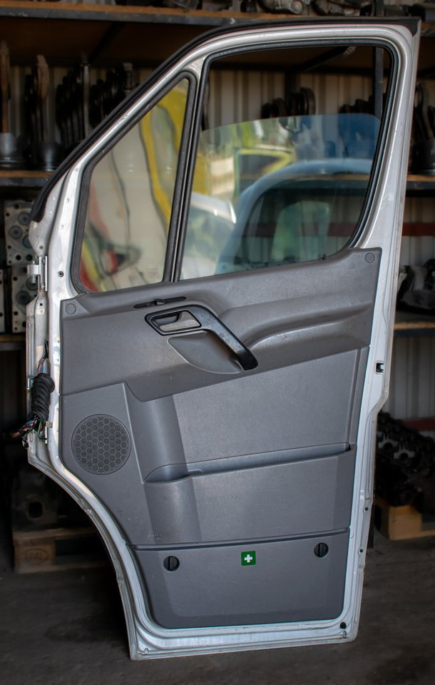MERCEDES-BENZ SPRINTER 906 - PASSENGER - Door and parts for Truck: picture 2 MERCEDES-BENZ SPRINTER 906 - PASSENGER - Door and parts for Truck: picture 2