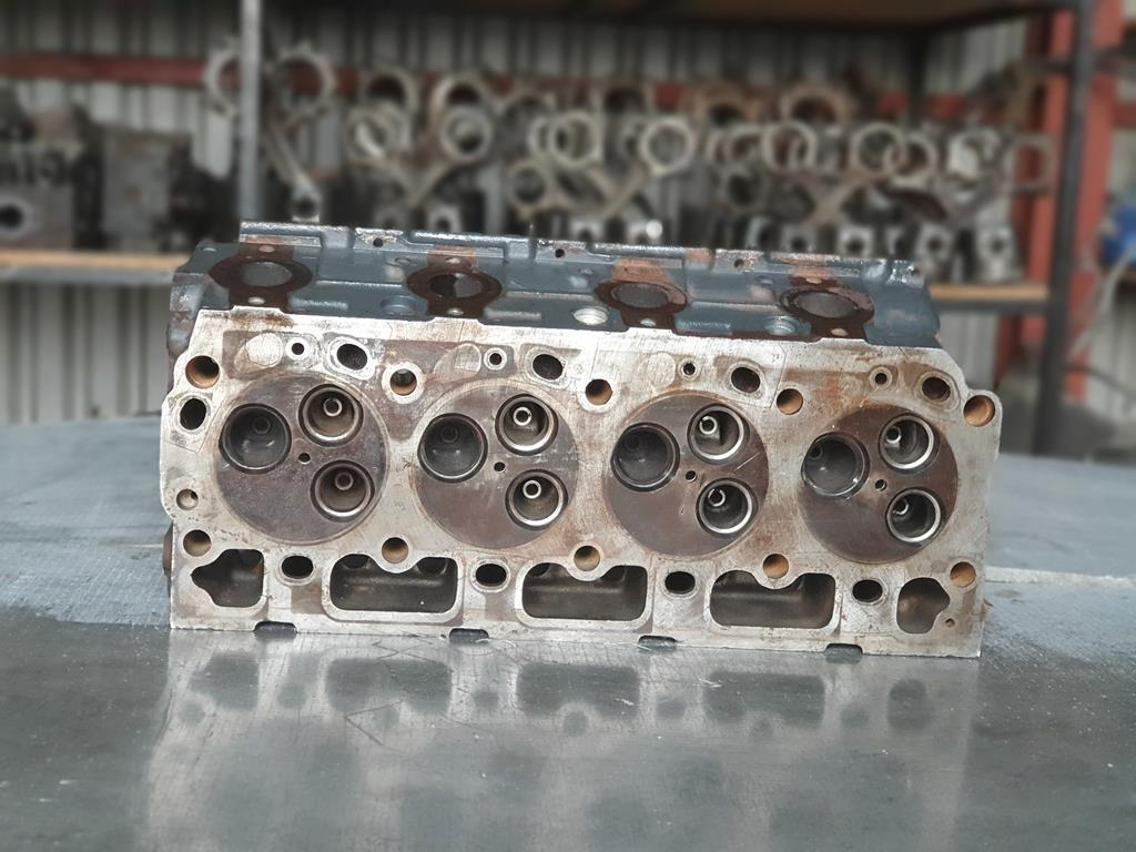 MERCEDES-BENZ VARIO - Cylinder head for Truck: picture 1 MERCEDES-BENZ VARIO - Cylinder head for Truck: picture 1