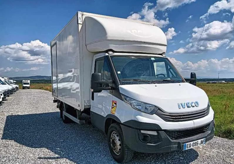 Iveco 35C18,35C15,35C12,70C18 - Box van: picture 2 Iveco 35C18,35C15,35C12,70C18 - Box van: picture 2