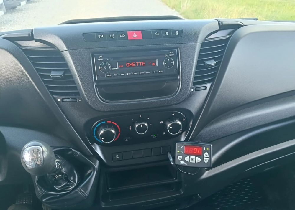 Iveco 35S16, 35S15, 35S14, 35S13, 35C13, 35C14 - Refrigerated van: picture 4 Iveco 35S16, 35S15, 35S14, 35S13, 35C13, 35C14 - Refrigerated van: picture 4