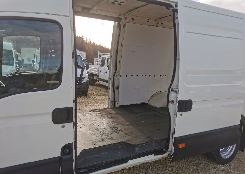Panel van Iveco Daily 35C15 blaszak 3.0-150KM blizniak L3H3 długi Hak: picture 9 Panel van Iveco Daily 35C15 blaszak 3.0-150KM blizniak L3H3 długi Hak: picture 9