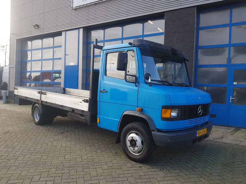 Mercedes-Benz 611 D Open laadbak Manual - Dropside/ Flatbed truck: picture 5 Mercedes-Benz 611 D Open laadbak Manual - Dropside/ Flatbed truck: picture 5