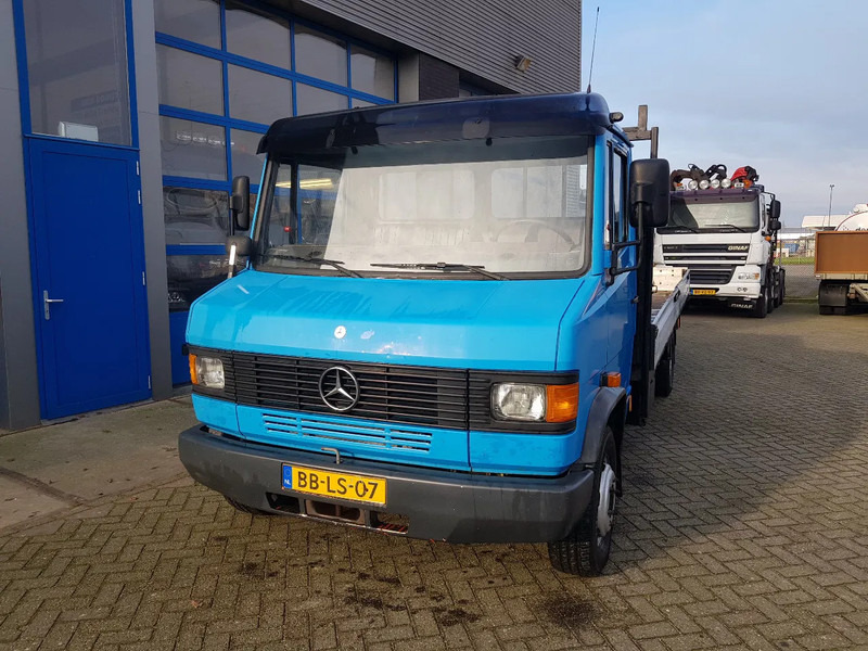 Mercedes-Benz 611 D Open laadbak Manual - Dropside/ Flatbed truck: picture 2 Mercedes-Benz 611 D Open laadbak Manual - Dropside/ Flatbed truck: picture 2