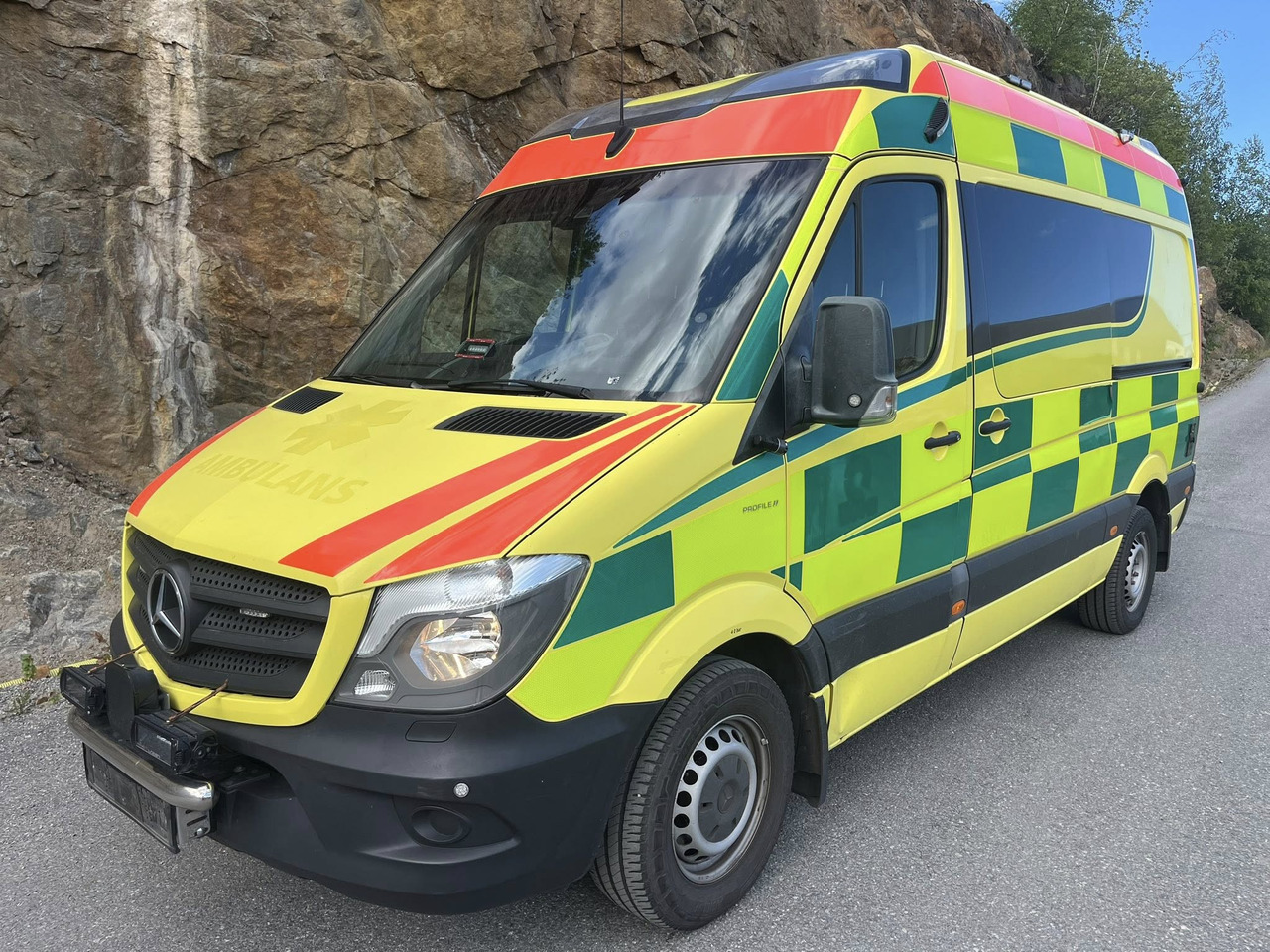 Mercedes-Benz Sprinter 319 - AMBULANCE / Krankenwagen / Ambulancia - Ambulance: picture 1 Mercedes-Benz Sprinter 319 - AMBULANCE / Krankenwagen / Ambulancia - Ambulance: picture 1