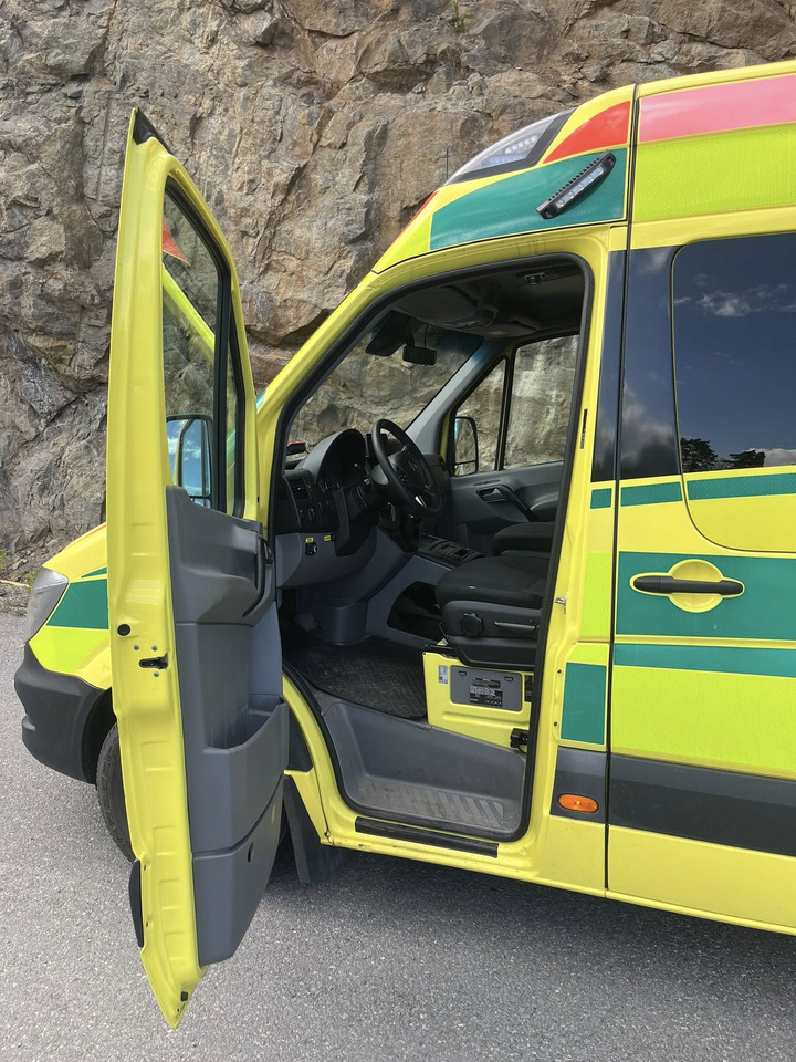 Ambulance Mercedes-Benz Sprinter 319 - AMBULANCE / Krankenwagen / Ambulancia: picture 20