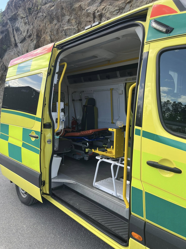 Ambulance Mercedes-Benz Sprinter 319 - AMBULANCE / Krankenwagen / Ambulancia: picture 11