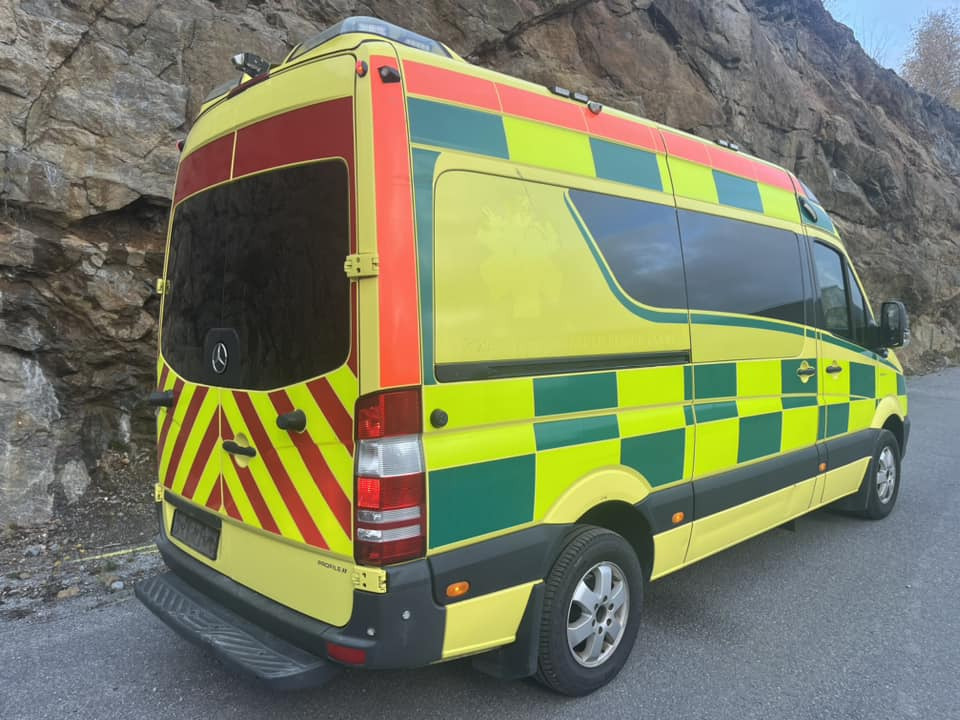Mercedes-Benz Sprinter 319 - AMBULANCE / Krankenwagen - Ambulance: picture 4 Mercedes-Benz Sprinter 319 - AMBULANCE / Krankenwagen - Ambulance: picture 4