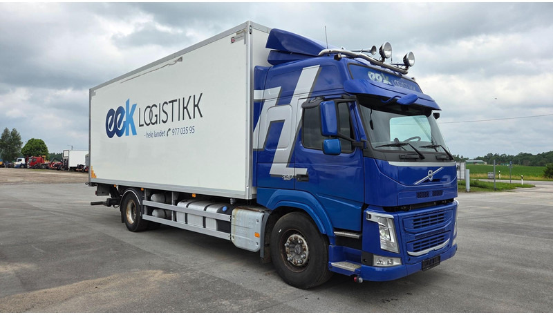 Volvo FM330 4X2 - Box truck: picture 2 Volvo FM330 4X2 - Box truck: picture 2