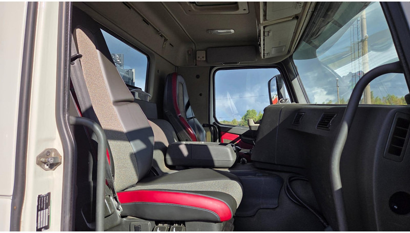 Hook lift truck Volvo FM460 6X2*4: picture 12