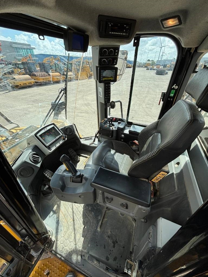 Wheel loader CAT 972 M XE: picture 11