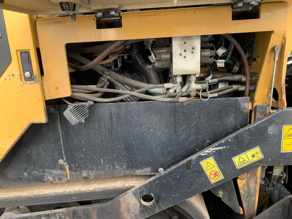Asphalt paver CAT AP355F: picture 20