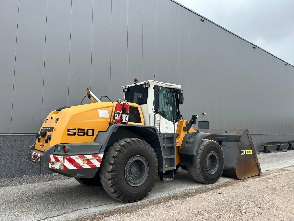 Liebherr L 550 (Comes with High-tip - Mit Hochkipper) - Wheel loader: picture 5 Liebherr L 550 (Comes with High-tip - Mit Hochkipper) - Wheel loader: picture 5