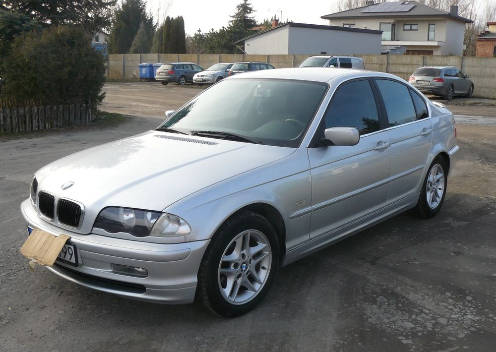 Car BMW Seria 3 320i: picture 6