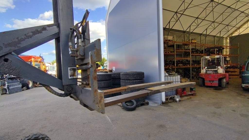 Moffett M4 25.4 ajoneuvotrukki - Truck mounted forklift: picture 3 Moffett M4 25.4 ajoneuvotrukki - Truck mounted forklift: picture 3