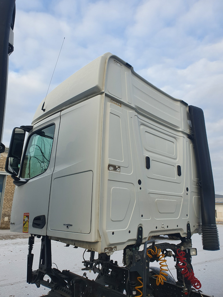 MERCEDES-BENZ Mercedes Benz Actors MP4 EURO6 cab body cabin L-cab BIG SPACE, STREAM SPACE type 0006000101, 0006001005, 9606101017, 9606102505, 9606102705, 9606103355, 9606103455, 9606103725, 9606160966, 9606160866 - Cab for Truck: picture 5 MERCEDES-BENZ Mercedes Benz Actors MP4 EURO6 cab body cabin L-cab BIG SPACE, STREAM SPACE type 0006000101, 0006001005, 9606101017, 9606102505, 9606102705, 9606103355, 9606103455, 9606103725, 9606160966, 9606160866 - Cab for Truck: picture 5