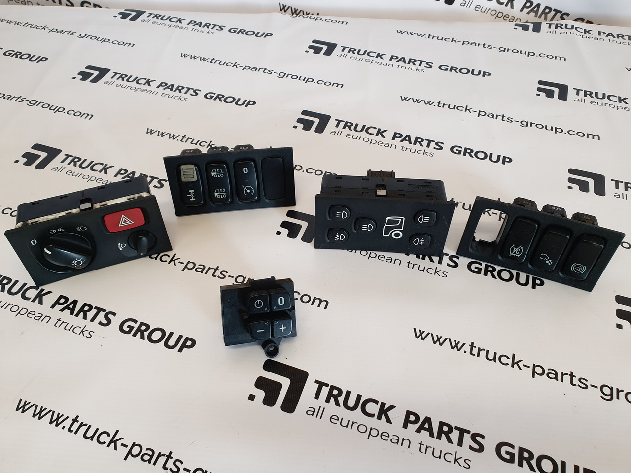 SCANIA SCANIA EURO3 P, G, R, T series headlights switch, dashboard, control panel 1540672, 1900316, 2252075, 2426881, 2001451, 2252076, 1900317, 2426882, 2001452; switch, front fog light, daytime running lig - Cab and interior for Truck: picture 1 SCANIA SCANIA EURO3 P, G, R, T series headlights switch, dashboard, control panel 1540672, 1900316, 2252075, 2426881, 2001451, 2252076, 1900317, 2426882, 2001452; switch, front fog light, daytime running lig - Cab and interior for Truck: picture 1