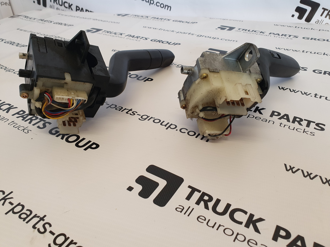 SCANIA SCANIA EURO3, P, G, R, T series indicator lights switch 1542529, 1422111, understeering switch, wipers – direction indicator, lamp, wiper lever, windscreen wiper, multi – function lever; retarder leve - Cab and interior for Truck: picture 3 SCANIA SCANIA EURO3, P, G, R, T series indicator lights switch 1542529, 1422111, understeering switch, wipers – direction indicator, lamp, wiper lever, windscreen wiper, multi – function lever; retarder leve - Cab and interior for Truck: picture 3