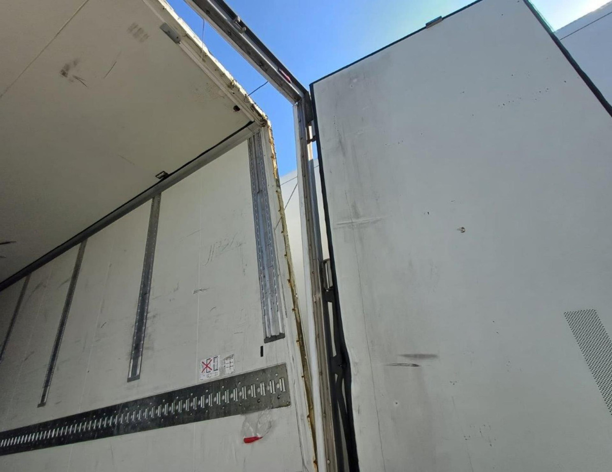 2018 Krone SDR Double Deck Cool Liner FP60 ThermoKing SLXi 300 Lifting Axle - Refrigerator semi-trailer: picture 2 2018 Krone SDR Double Deck Cool Liner FP60 ThermoKing SLXi 300 Lifting Axle - Refrigerator semi-trailer: picture 2