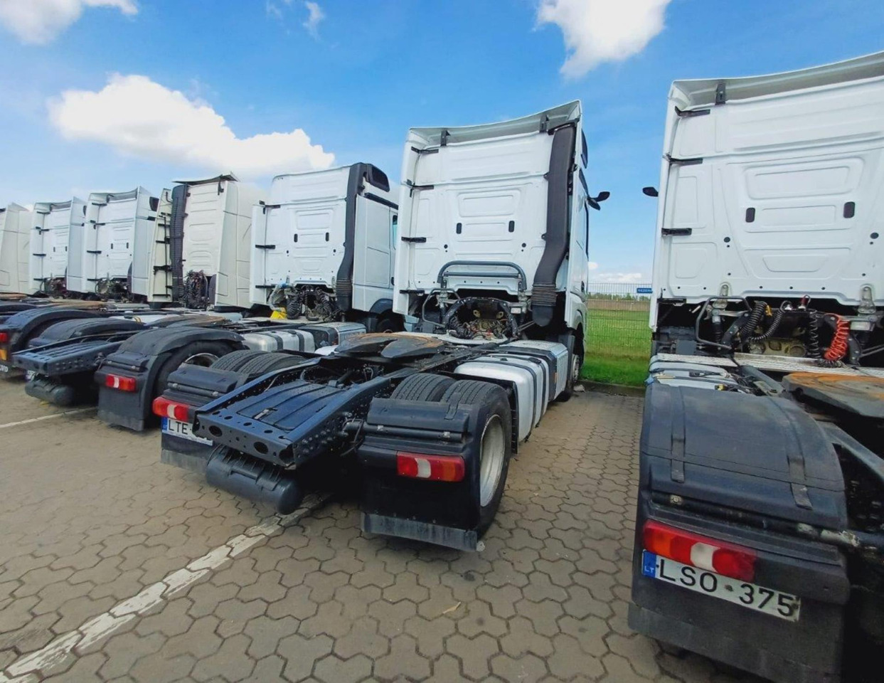 Tractor unit 2021 Mercedes-Benz Actros 5 1845 BigSpace: picture 9