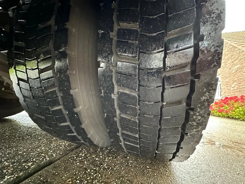 Hook lift truck Volvo FE 320 / NL TRUCK / EURO 5 / HIAB MULTILIFT XR 21T / LIKE NEW!! / LOW KM!! / LIFT+STEER AXLE: picture 11 Hook lift truck Volvo FE 320 / NL TRUCK / EURO 5 / HIAB MULTILIFT XR 21T / LIKE NEW!! / LOW KM!! / LIFT+STEER AXLE: picture 11