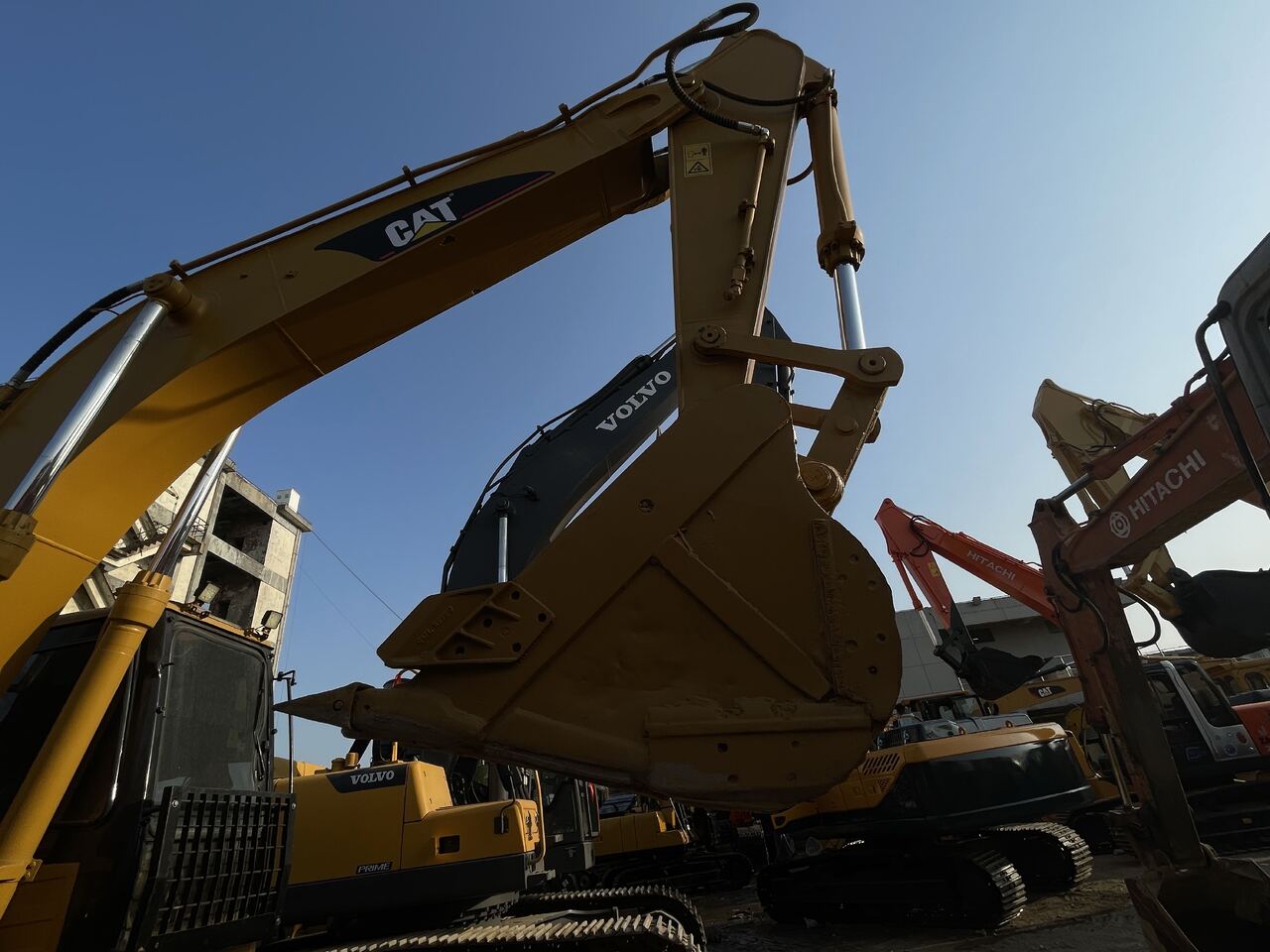 CATERPILLAR 325BL - Crawler excavator: picture 3 CATERPILLAR 325BL - Crawler excavator: picture 3
