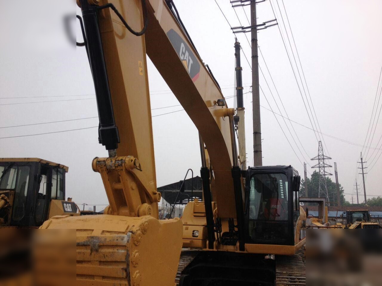 CATERPILLAR 325DL - Crawler excavator: picture 3 CATERPILLAR 325DL - Crawler excavator: picture 3