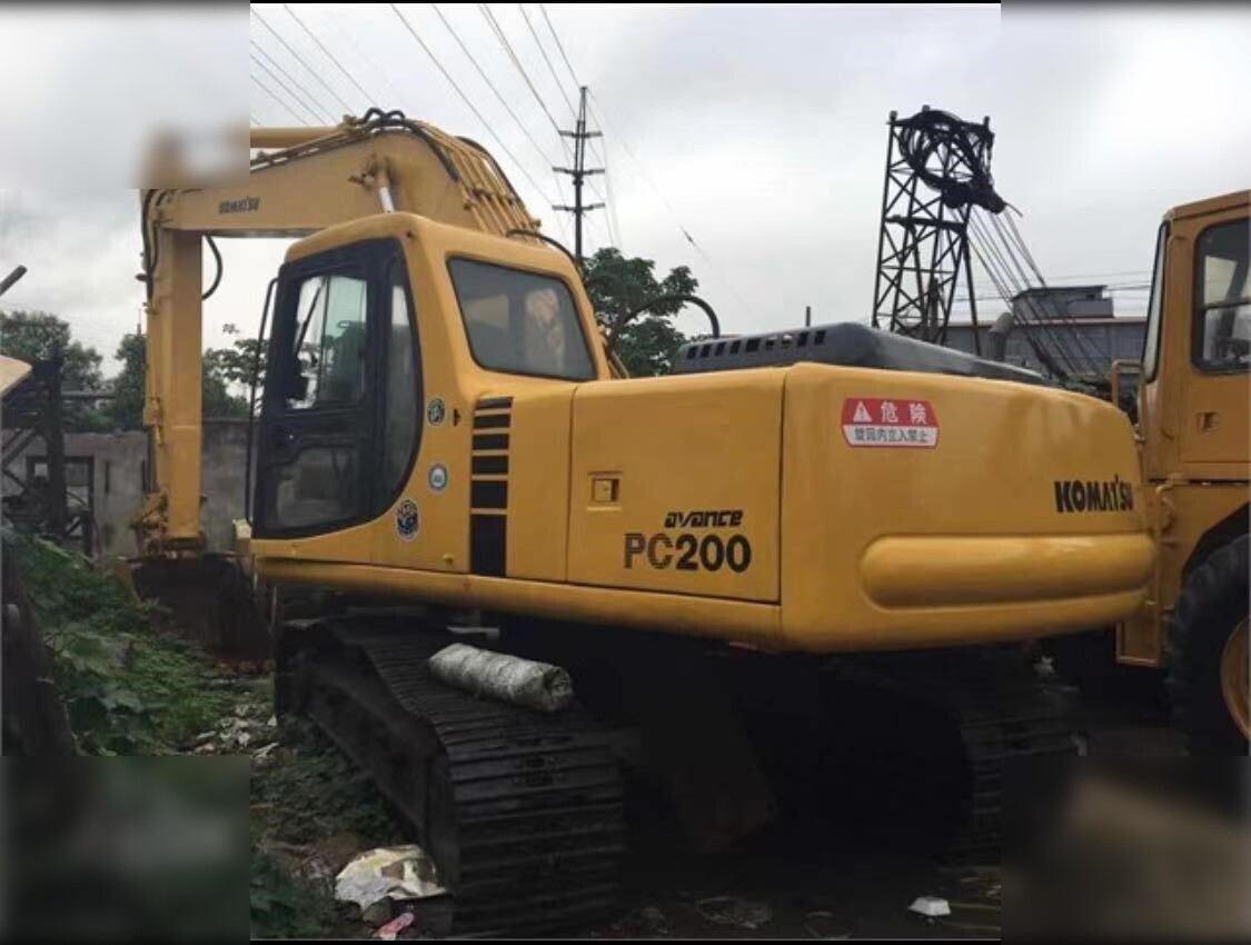 KOMATSU PC200-6 - Crawler excavator: picture 1 KOMATSU PC200-6 - Crawler excavator: picture 1