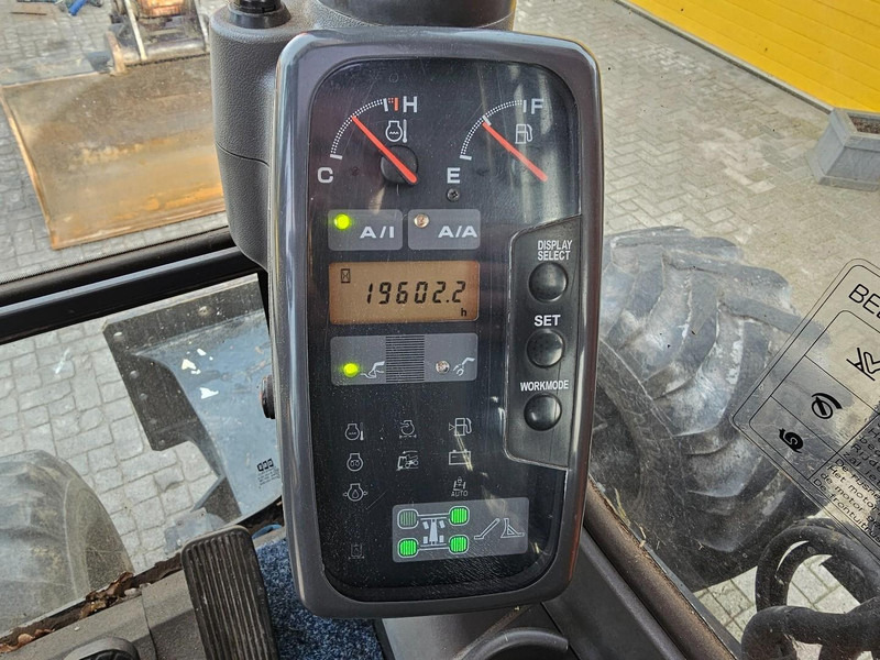 Wheel excavator Hitachi ZAXIS 130 W: picture 15