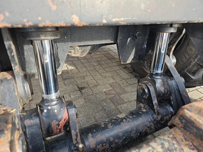 Wheel excavator Hitachi ZAXIS 130 W: picture 18