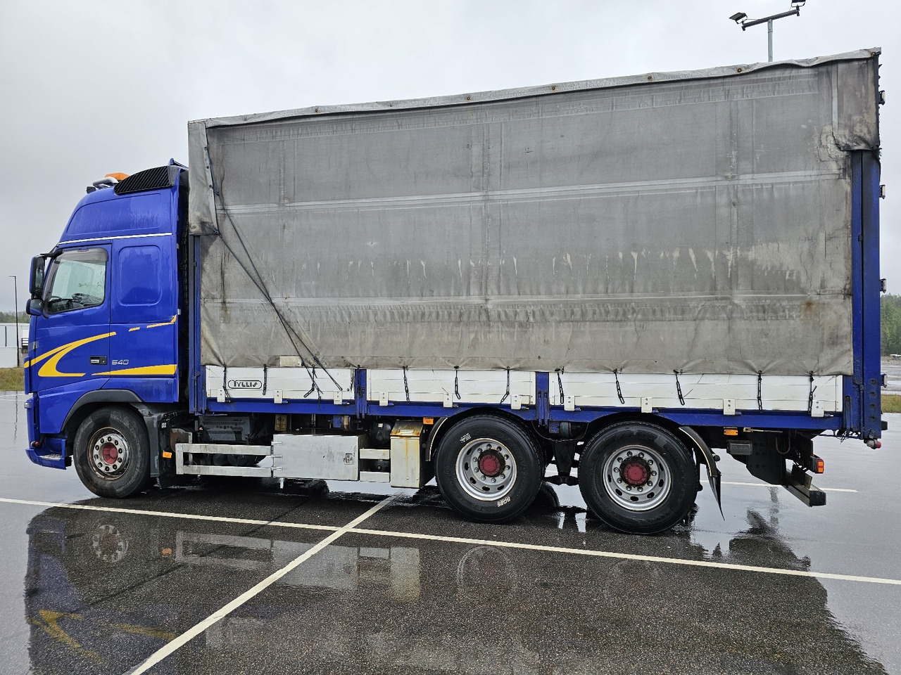 Curtainsider truck Volvo FH16 540 6x4: picture 8