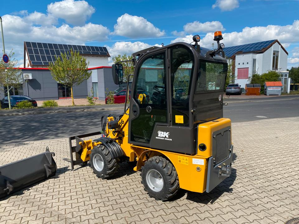 Radlader / Hoflader BK906 mit Kabine *INKL.19% MWST*PERKINS*BERGER KRAUS*GABELPAKET*CE*EURO* - Compact loader: picture 3 Radlader / Hoflader BK906 mit Kabine *INKL.19% MWST*PERKINS*BERGER KRAUS*GABELPAKET*CE*EURO* - Compact loader: picture 3