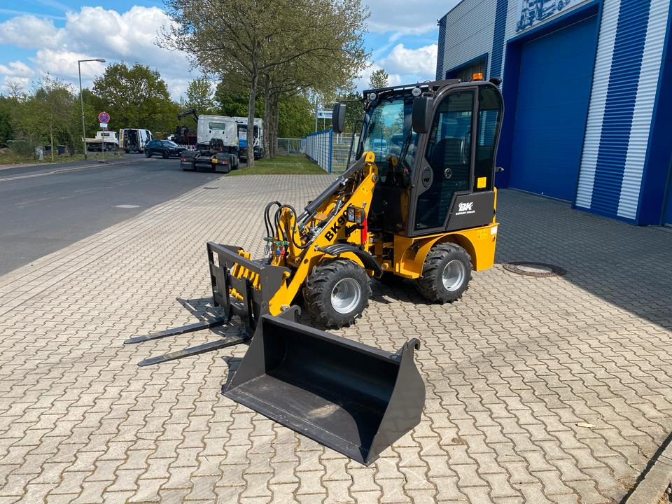 Radlader / Hoflader BK906 mit Kabine *INKL.19% MWST*PERKINS*BERGER KRAUS*GABELPAKET*CE*EURO* - Compact loader: picture 2 Radlader / Hoflader BK906 mit Kabine *INKL.19% MWST*PERKINS*BERGER KRAUS*GABELPAKET*CE*EURO* - Compact loader: picture 2
