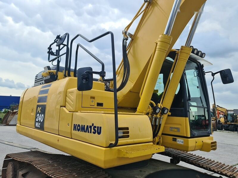 Crawler excavator Komatsu PC240NLC-11: picture 6