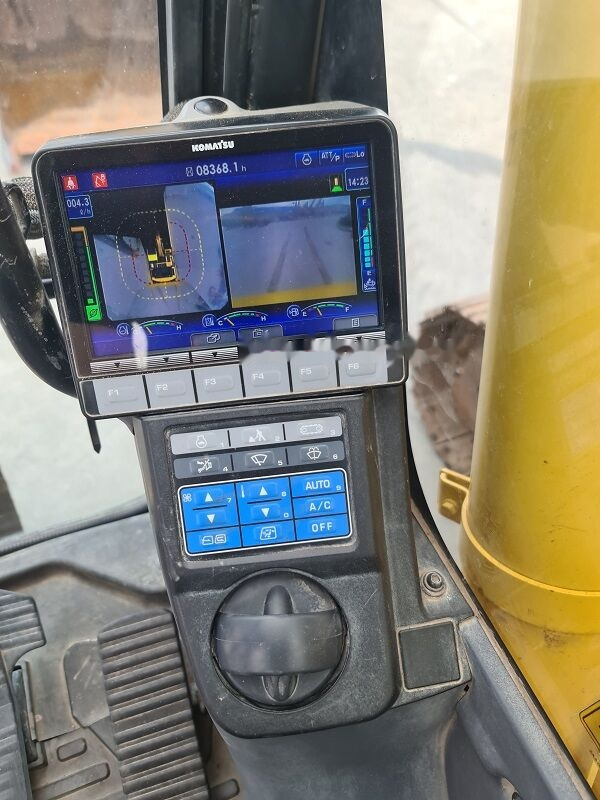 Crawler excavator Komatsu PC240NLC-11: picture 11